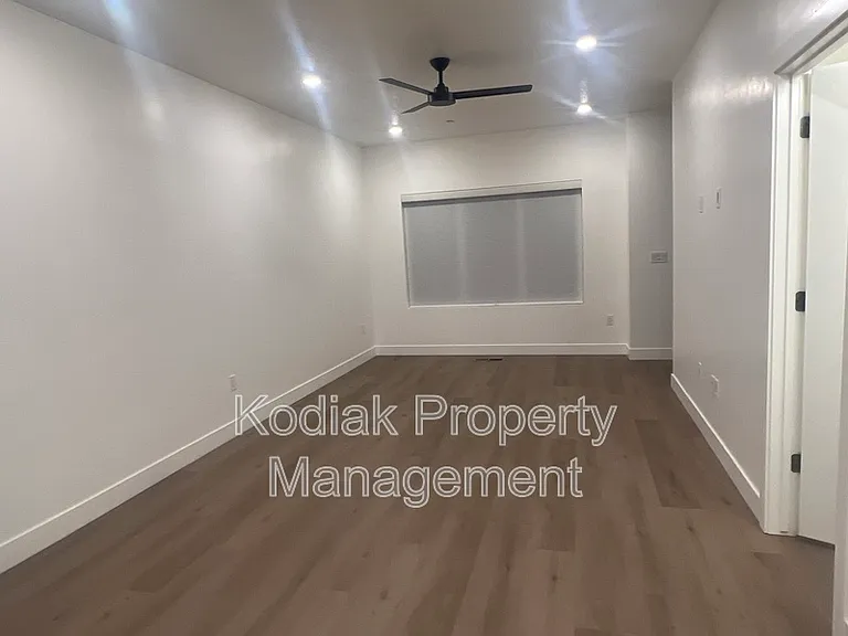 765 N 400 W #204 — Photo 4