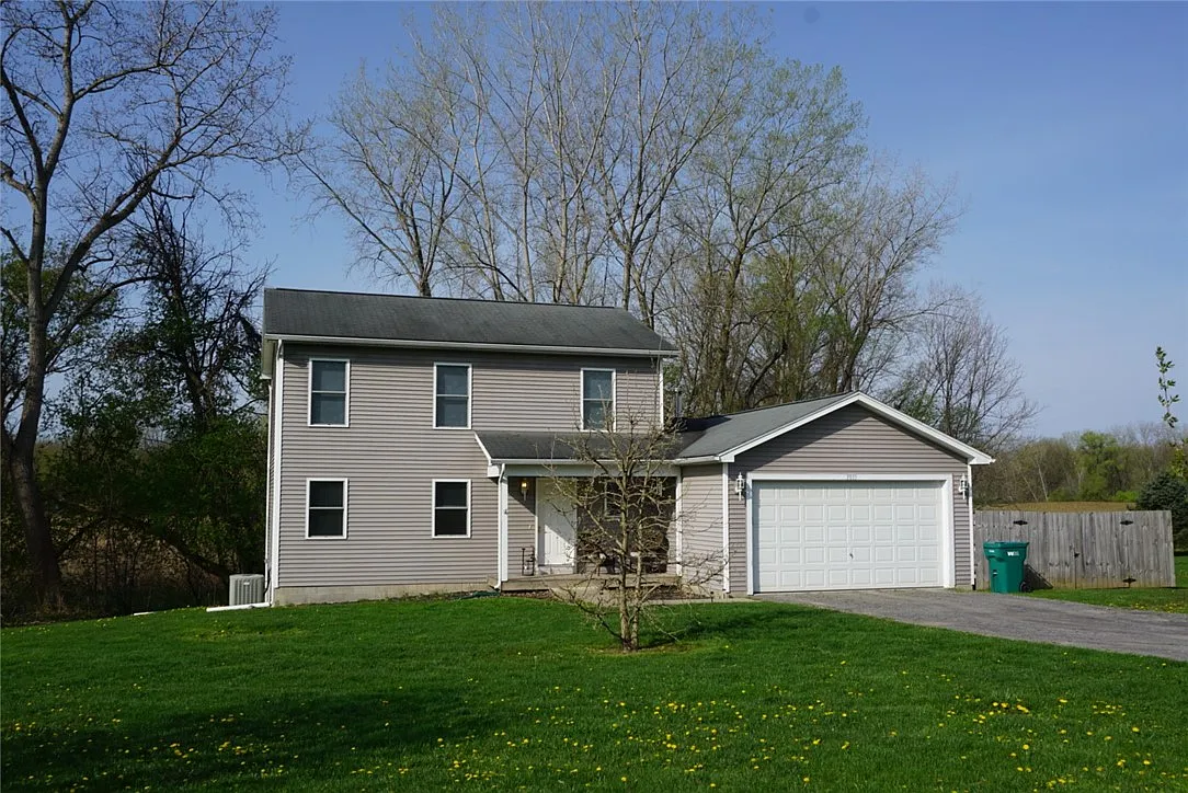 4 bed, 2.5 bath, 1800 sqft, $3,000 — Photo 2