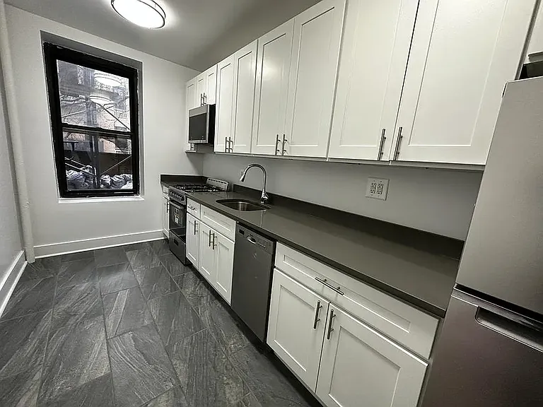 253 W 16th St #2B — Photo 6