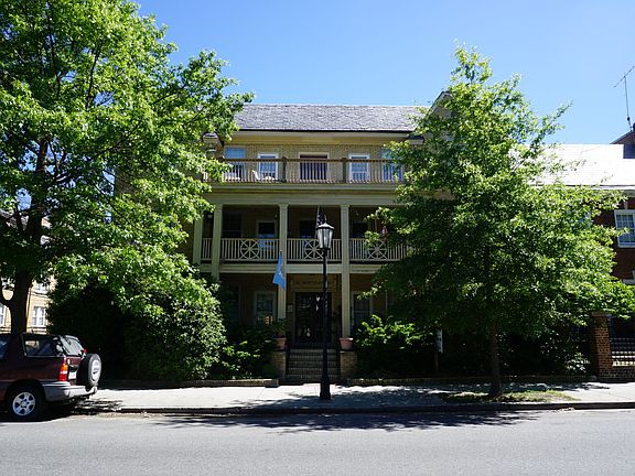2nd image of 2832 Monument Ave APT 11