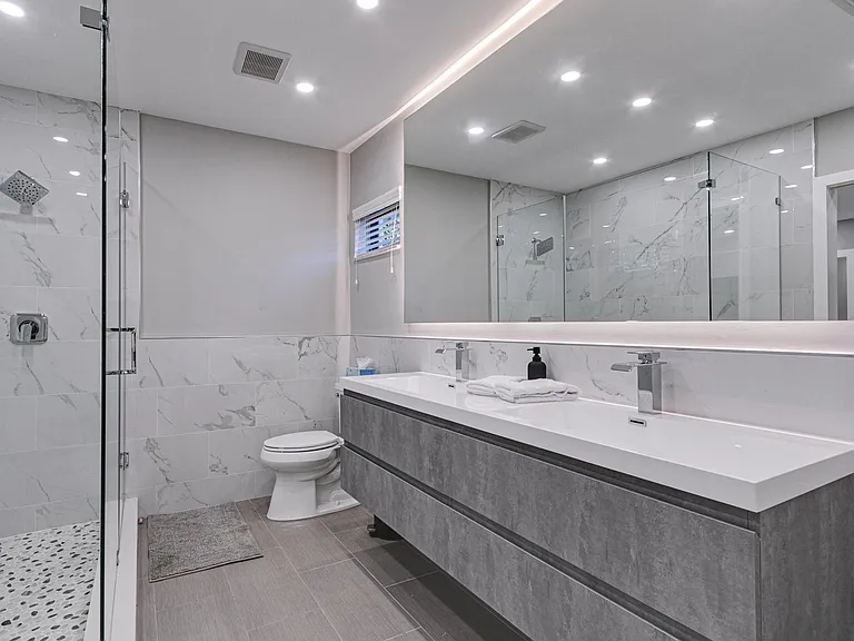 3761 N 55th Ave — Photo 11