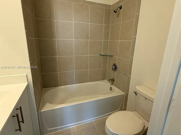 630 SE 15th St #630 — Photo 17