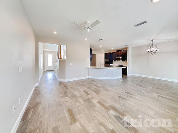 3rd image of 195 Silver Creek Pl