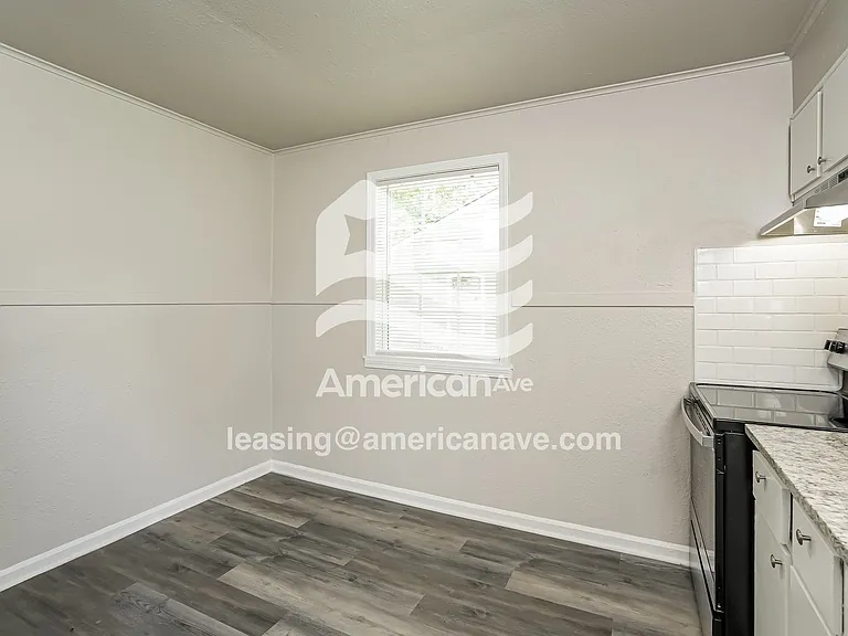 1583630_005_dining_room_12805109.jpg