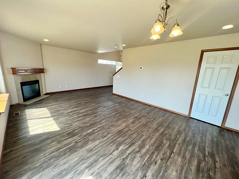 210 W Hailey Ct — Photo 5