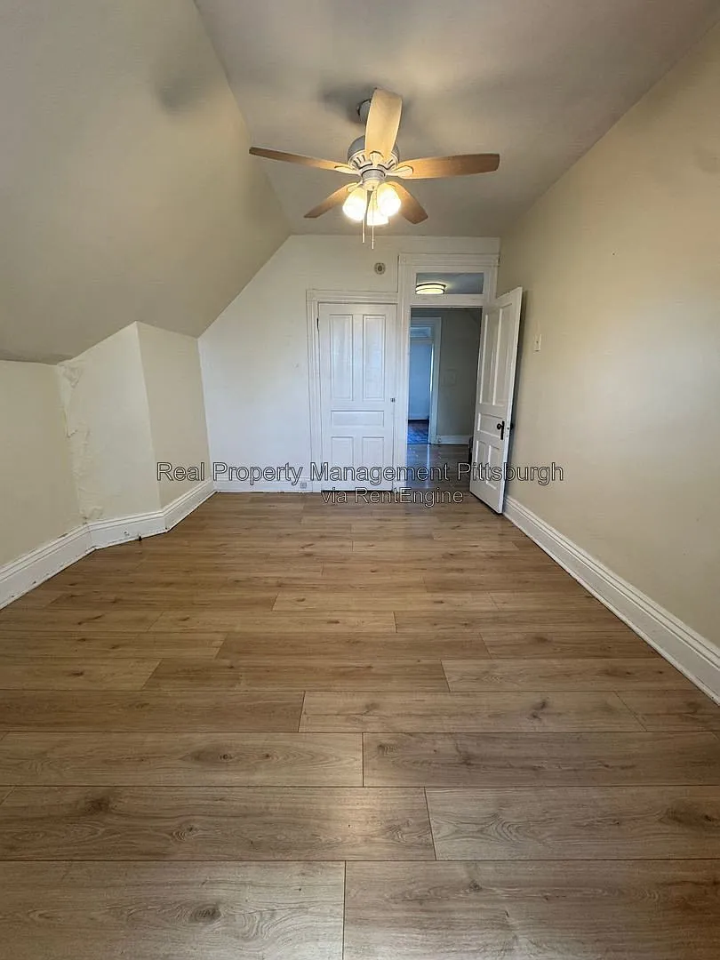 3 bed, 1.0 bath, $1,395 — Photo 4