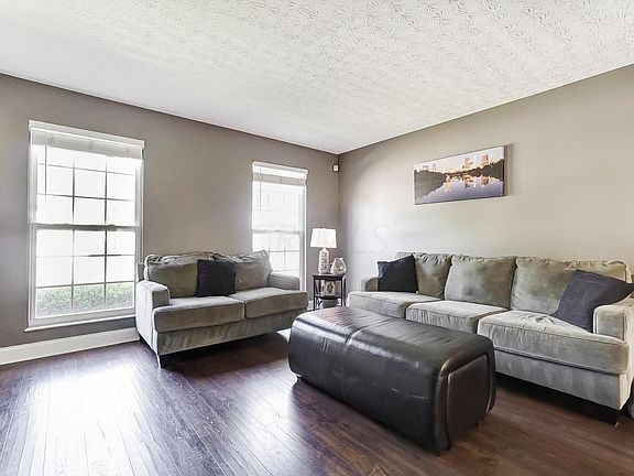 3rd image of 770 Oaksedge Dr