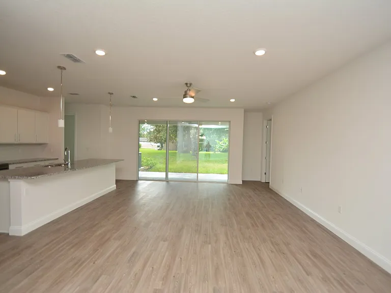 102 Brittany Ln — Photo 7
