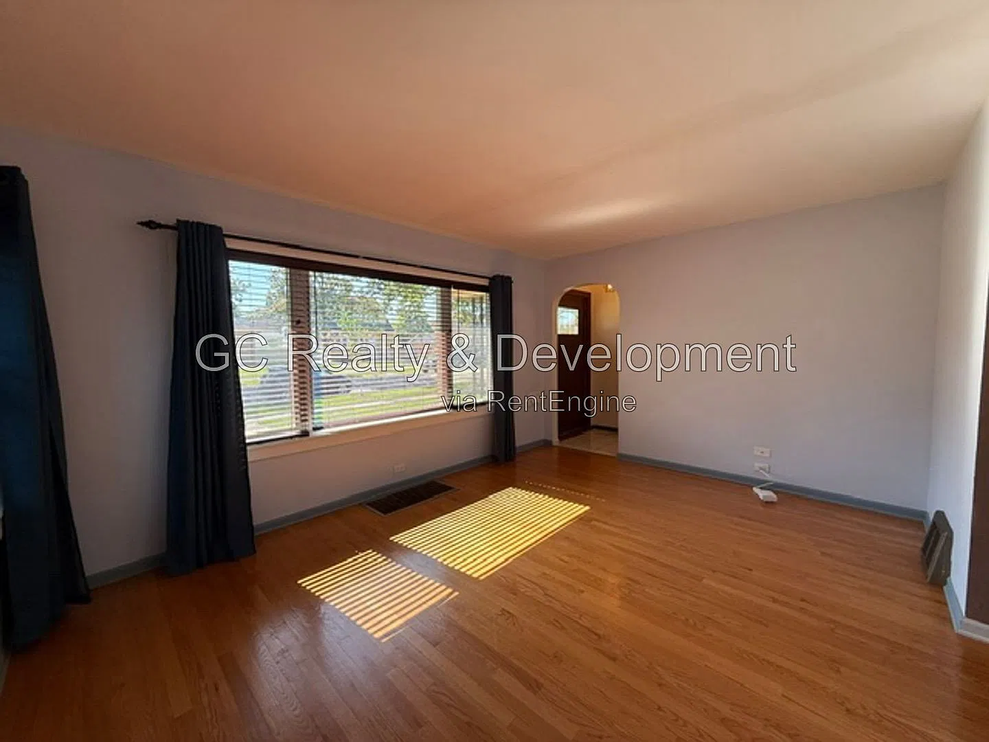 2 bed, 2.0 bath, 1400 sqft, $2,700 — Photo 2