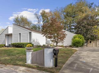 18 Oakwood Dr, Springfield, IL 62711