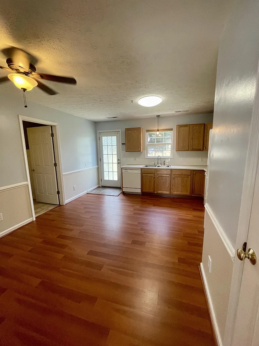 Building Photo - 1069 Blue Ridge View Cir #1