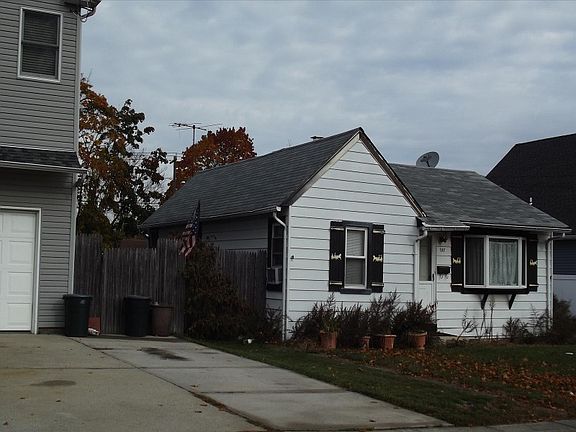 2nd image of 137 Birs Ave