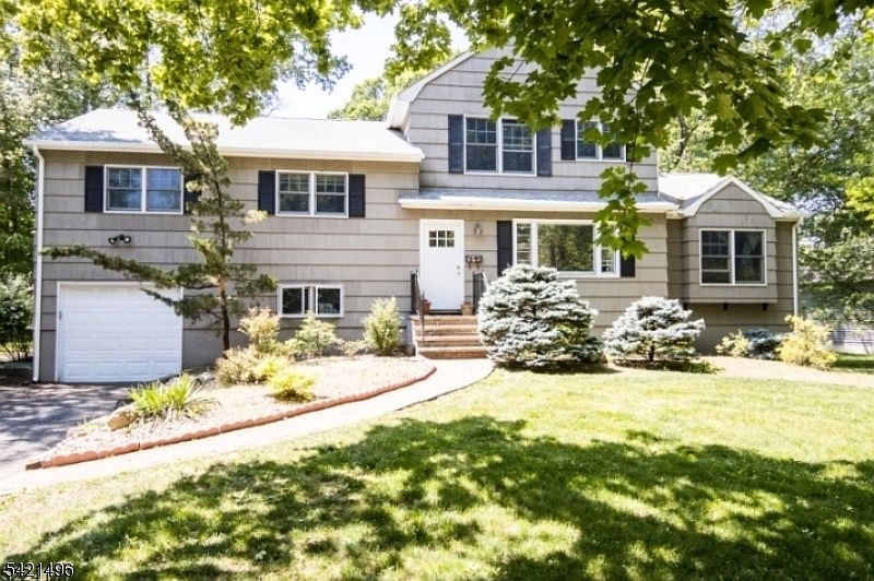 1st image of 4 Rumson Rd