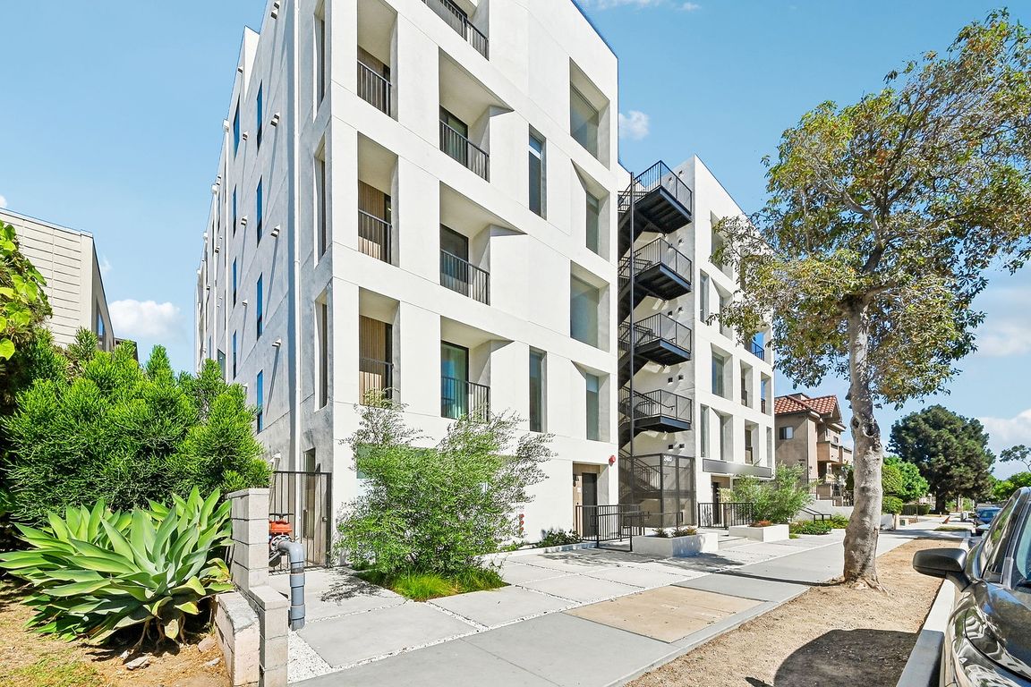 1-web-or-mls-2460 S Purdue Ave Unit 202-S0109-001