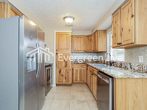 5th image of 327 Bonnlyn Dr