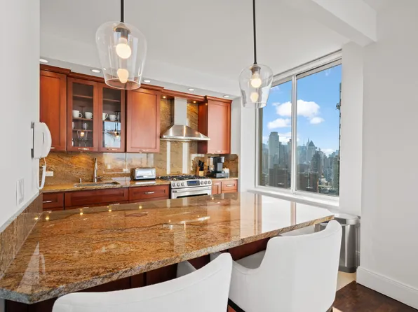 200 Riverside Boulevard image 6 of 29