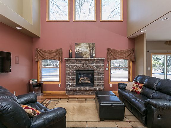 GR w/ Vaulted Ceiling & FP