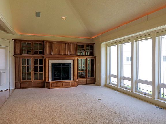 5th image of 1007 SE Crestlane Dr
