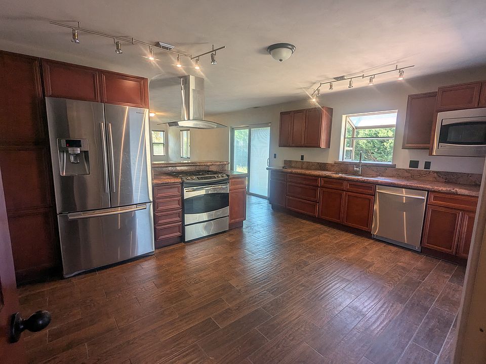 2nd image of 169 Oak Grove Rd