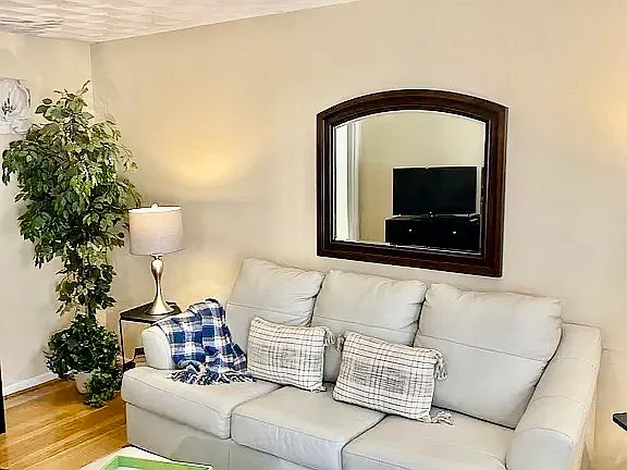 1 bed, 850 sqft, $1,700 — Photo 4