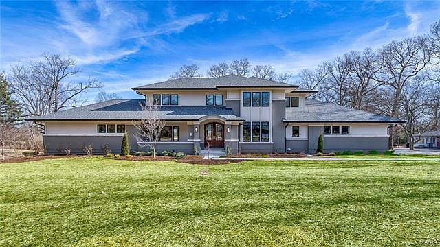 1st image of 7 Sackston Woods Ln