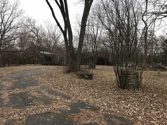 3rd image of 1475 N Louise Ln