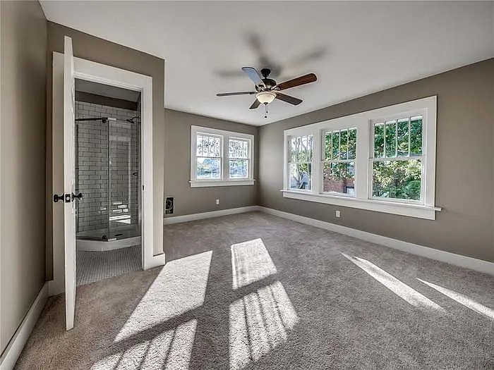 2213 N Shartel Ave — Photo 26