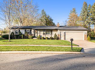 1723 Mapleview St SE, Kentwood, MI 49508