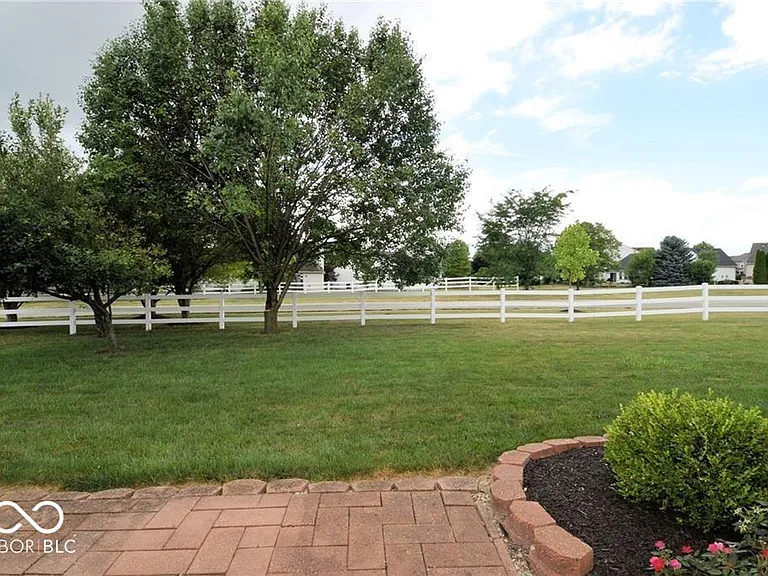 6255 Canterbury Dr — Photo 32