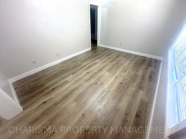 GEPC Properties Plex — Photo 14