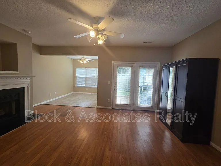 210 Brittany Way — Photo 6