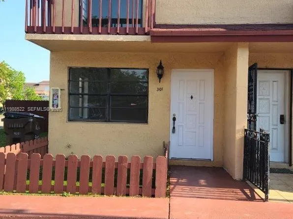 2221 W 52nd St APT 301, Hialeah, FL 33016