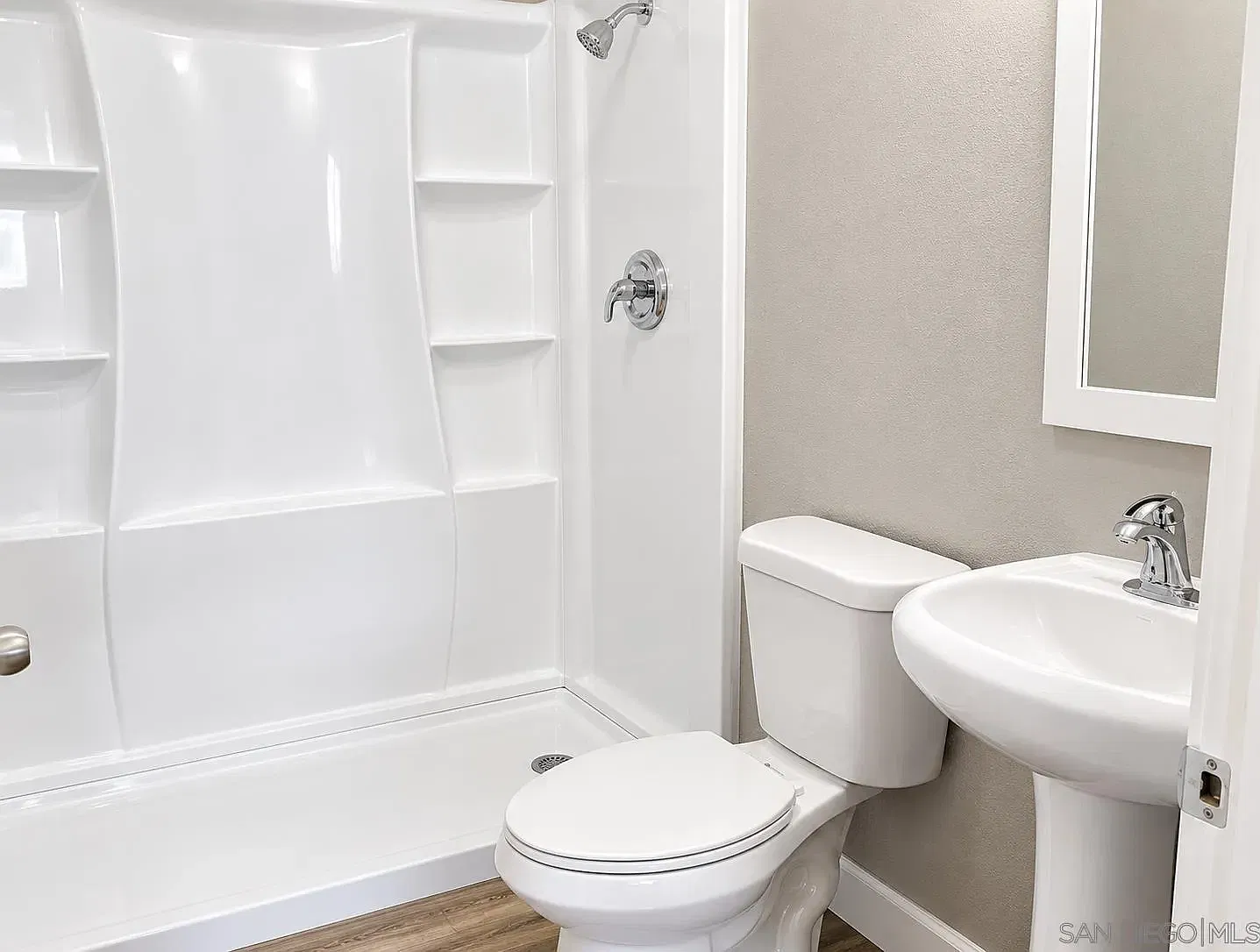 2 bed, 1.0 bath, 800 sqft, $2,195 — Photo 4