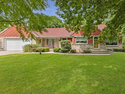 10039 North Sunnycrest DRIVE, Mequon, WI, 53092