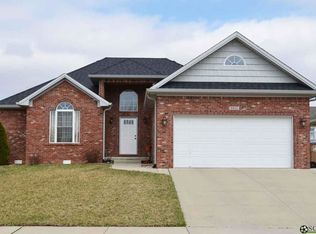 6066 Regency Dr, Columbus, IN 47203