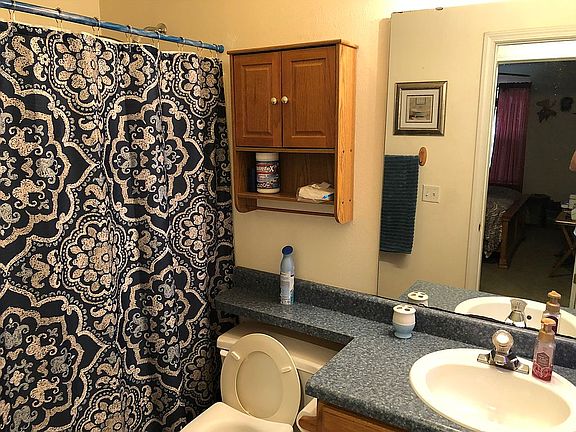 Both bathrooms with tub/show