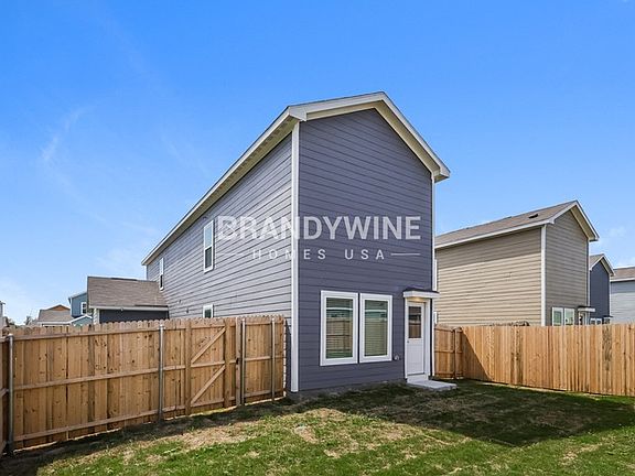 2nd image of 1505 Silver Oak Ln