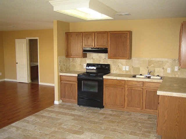 Kitchen W/Travertine Floors and Countertops