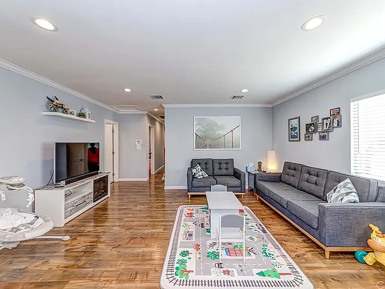 6528 Beeman Ave — Photo 15