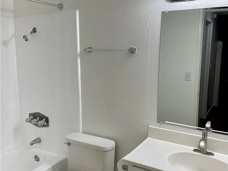 2064 E Evergreen St — Photo 11