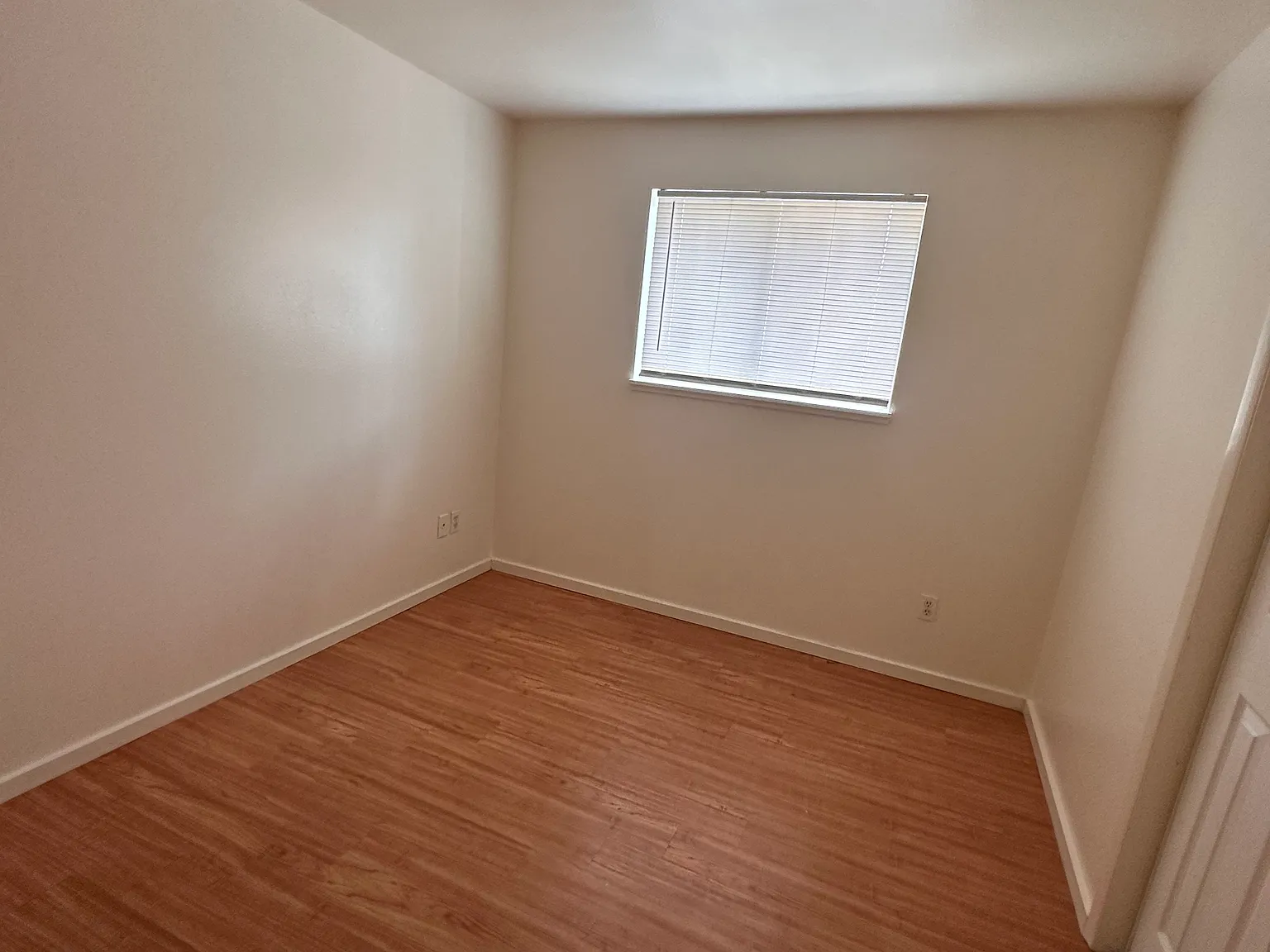 4 bed, 1400 sqft, $2,100 — Photo 4