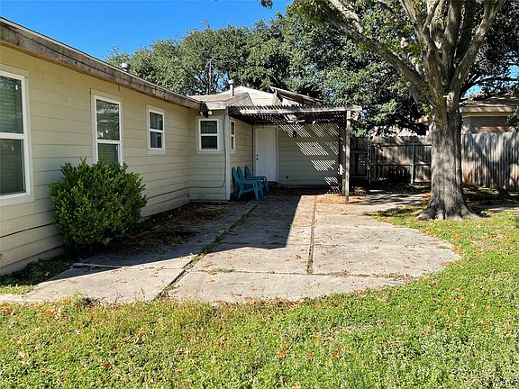 3rd image of 3563 South Dr