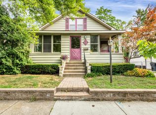 93 Kensington Blvd, Pleasant Ridge, MI 48069