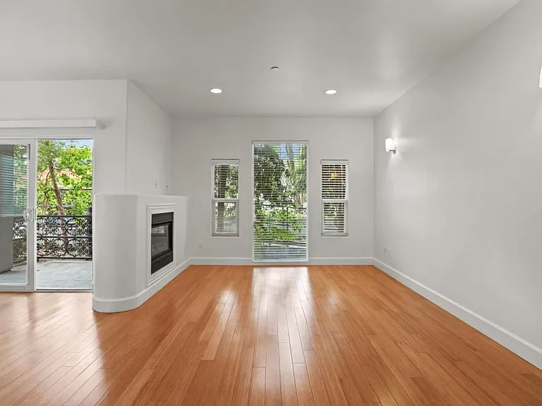 1433 Federal Ave #101 — Photo 5