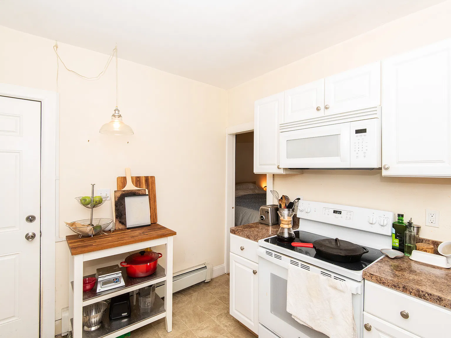 2 bed, 900 sqft, $2,700 — Photo 3