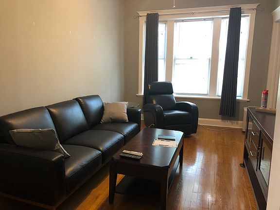 2nd image of 1640 W Melrose St #3