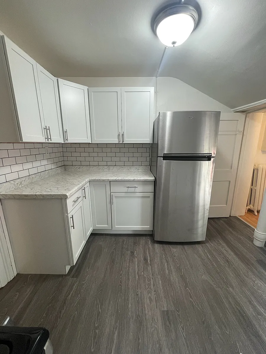 Building Photo - 212 Ferris St #1/2