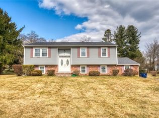 75 Longfellow Dr, North Kingstown, RI 02852