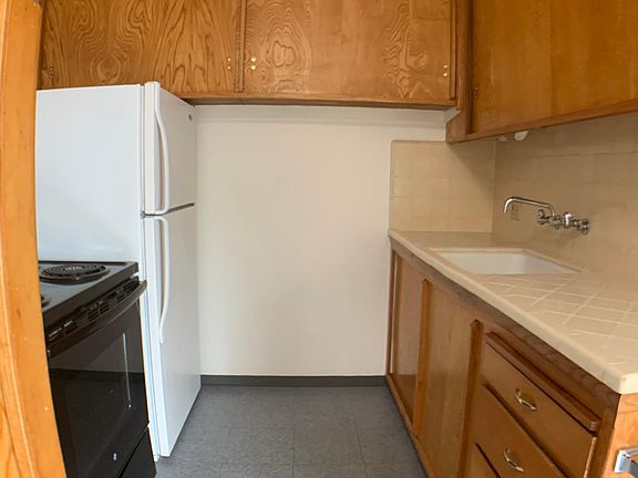 4th image of 1508 S Claremont St #D