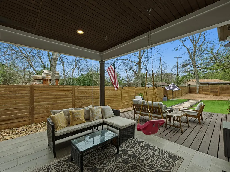1405 Camelot Cir #A — Photo 32